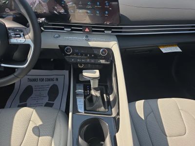 2026 Hyundai Elantra — photo 13 view
