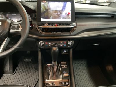 2025 Jeep Compass — photo 13 view