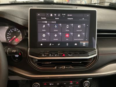 2025 Jeep Compass — photo 11 view