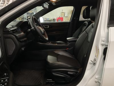 2025 Jeep Compass — photo 9 view