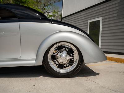1939 Ford Custom Convertible - Photo 2