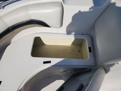 2002 Hurricane SunDeck 187 OB - Photo 10