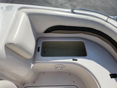 2002 Hurricane SunDeck 187 OB - Photo 12