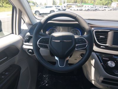 2023 Chrysler Voyager - Photo 12