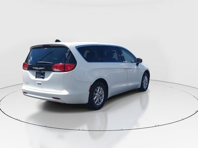 2023 Chrysler Voyager - Photo 7