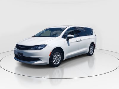 2023 Chrysler Voyager - Photo 3