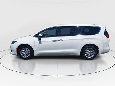 2023 Chrysler Voyager - Photo 4