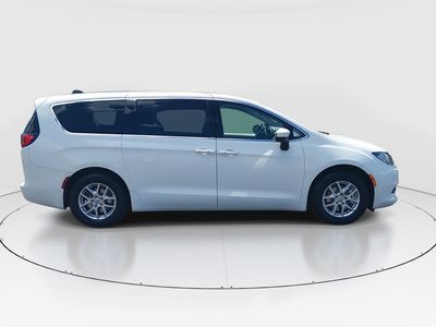 2023 Chrysler Voyager - Photo 8