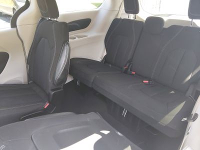 2023 Chrysler Voyager - Photo 17