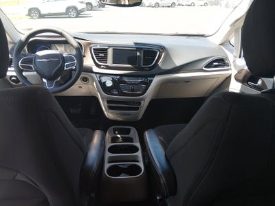 2023 Chrysler Voyager - Photo 13