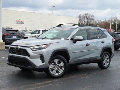 2025 Toyota RAV4 - Photo 2