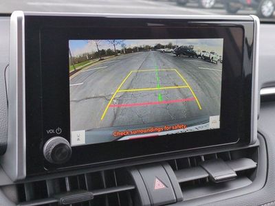 2025 Toyota RAV4 - Photo 12