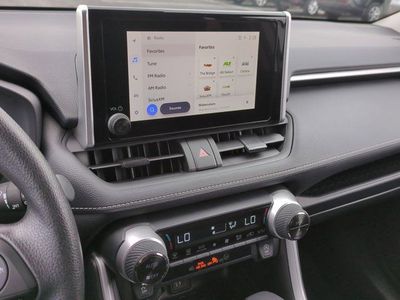 2025 Toyota RAV4 - Photo 11