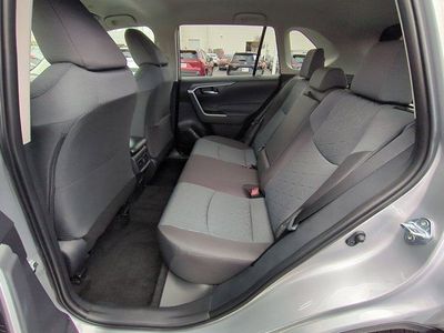 2025 Toyota RAV4 - Photo 14