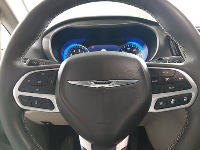 2024 Chrysler Pacifica — photo 12 view