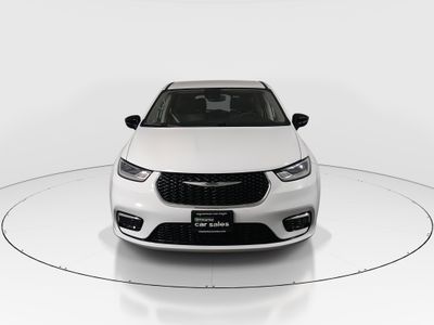 2024 Chrysler Pacifica — side profile view