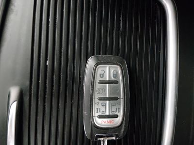 2024 Chrysler Pacifica — photo 15 view
