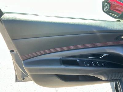 2023 Hyundai Elantra - Photo 15
