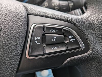 2018 Ford Focus — photo 15 view