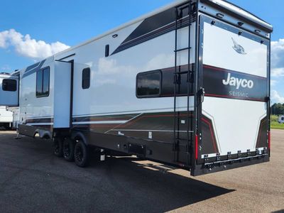 2026 Jayco Seismic - Photo 3
