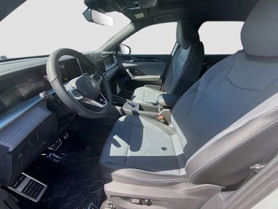 2026 Volkswagen Tiguan — photo 16 view