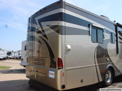 2006 Country Coach DAVINCI 400 — interior view