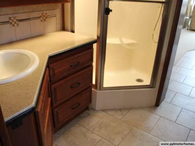 2006 Country Coach DAVINCI 400 — photo 24 view