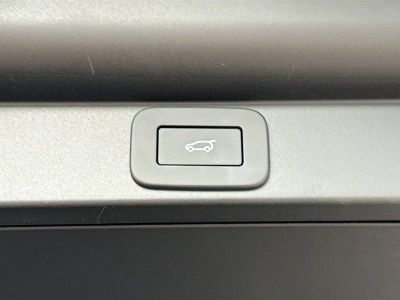 2026 Land Rover Range Rover — photo 13 view