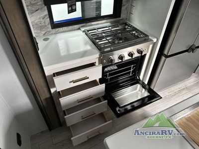 2025 Keystone RV Montana - Photo 11