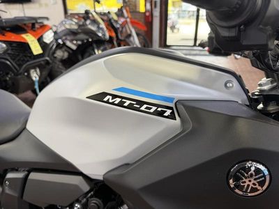 2025 Yamaha MT-07 - Photo 10