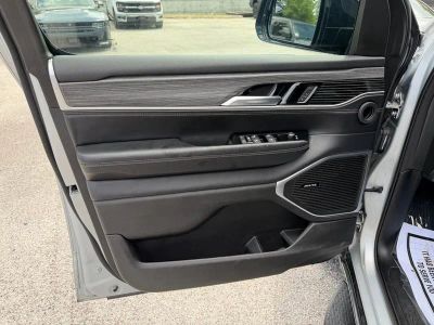 2024 Jeep Wagoneer — photo 13 view