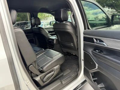 2024 Jeep Wagoneer — photo 32 view
