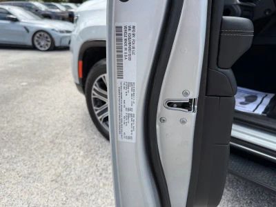 2024 Jeep Wagoneer — photo 14 view