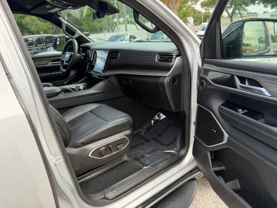 2024 Jeep Wagoneer — photo 31 view
