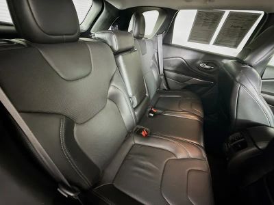 2020 Jeep Cherokee — photo 32 view