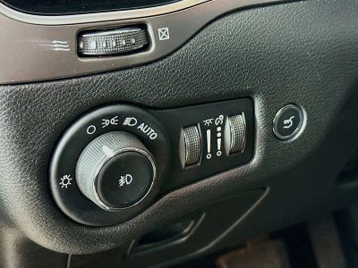 2020 Jeep Cherokee — photo 8 view