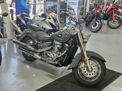 2025 Suzuki Boulevard C50 — front three-quarter view