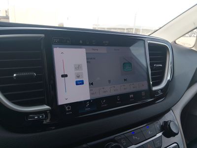 2023 Chrysler Pacifica — photo 18 view