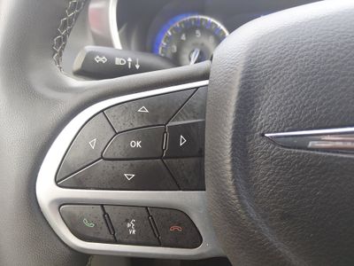 2023 Chrysler Pacifica — photo 13 view