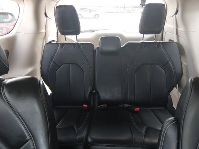 2023 Chrysler Pacifica — photo 17 view
