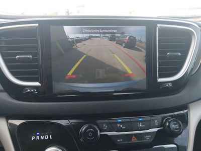 2023 Chrysler Pacifica — photo 16 view