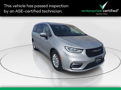 2023 Chrysler Pacifica Touring L FWD — front three-quarter view