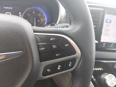 2023 Chrysler Pacifica — photo 12 view
