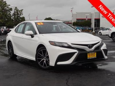 2023 Toyota Camry - Photo 2