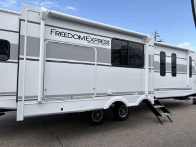 2025 Coachmen Freedom Express Ultra Lite - Photo 4