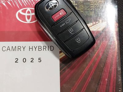 2025 Toyota Camry - Photo 15