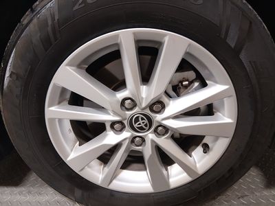 2025 Toyota Camry - Photo 10