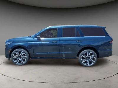 2026 Lincoln Navigator — side profile view