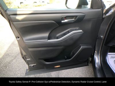 2023 Toyota Highlander XLE - Photo 18