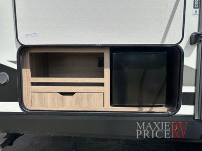 2022 Grand Design Imagine - Photo 6